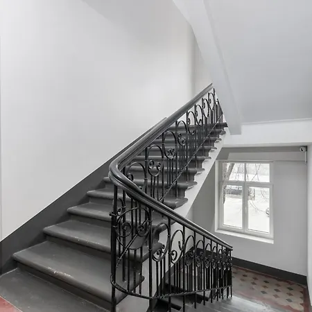 Terrific First-class In Town Center דירה *