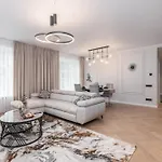 Apartment Terrific First-class In Town Center