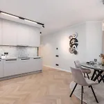 Terrific First-class In Town Center Apartment