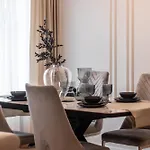 Terrific First-class In Town Center Apartment *
