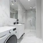 Terrific First-class In Town Center Apartment