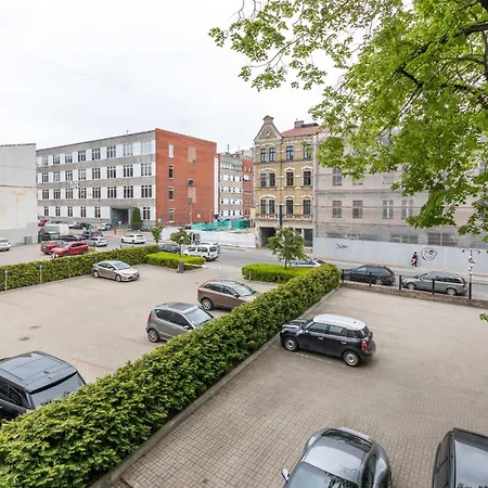 Apartment Terrific First-class In Town Center *