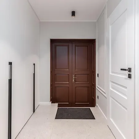 Terrific First-class In Town Center *