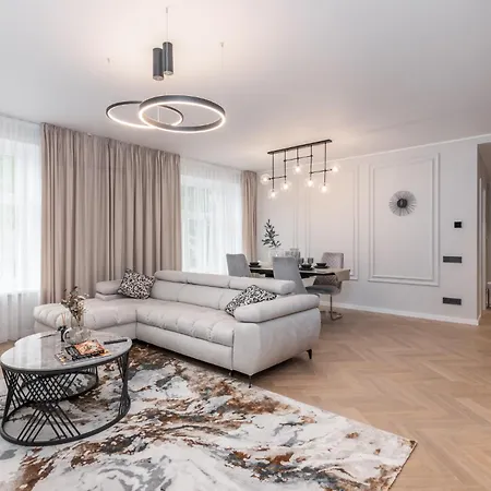 Apartment Terrific First-class In Town Center