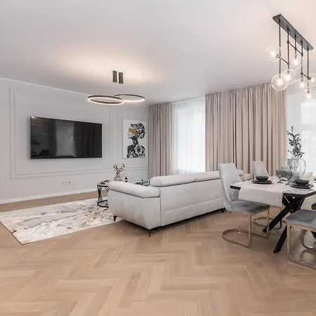 Apartment Terrific First-class In Town Center *