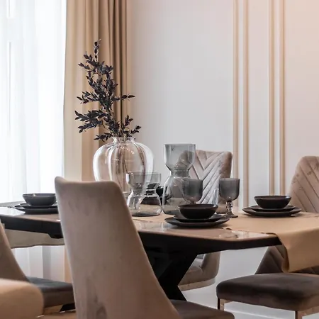 Terrific First-class In Town Center Apartment *