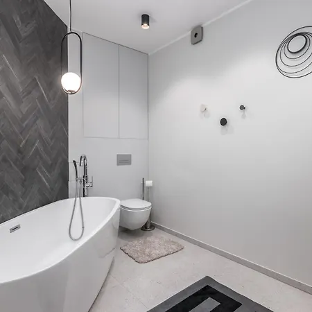 Terrific First-class In Town Center Apartment