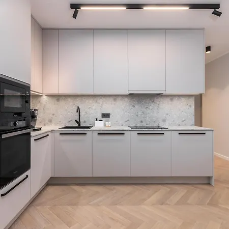 Terrific First-class In Town Center Apartment