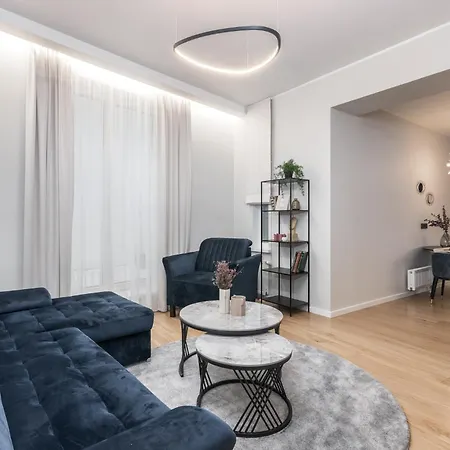 Terrific First-class In Town Center Apartment *