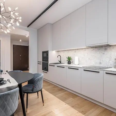 Apartment Terrific First-class In Town Center *