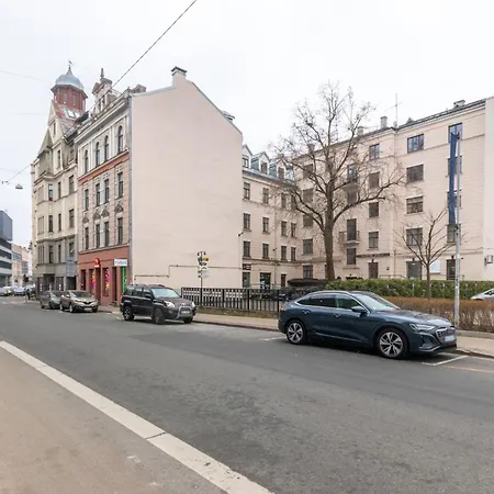 Terrific First-class In Town Center Apartment *